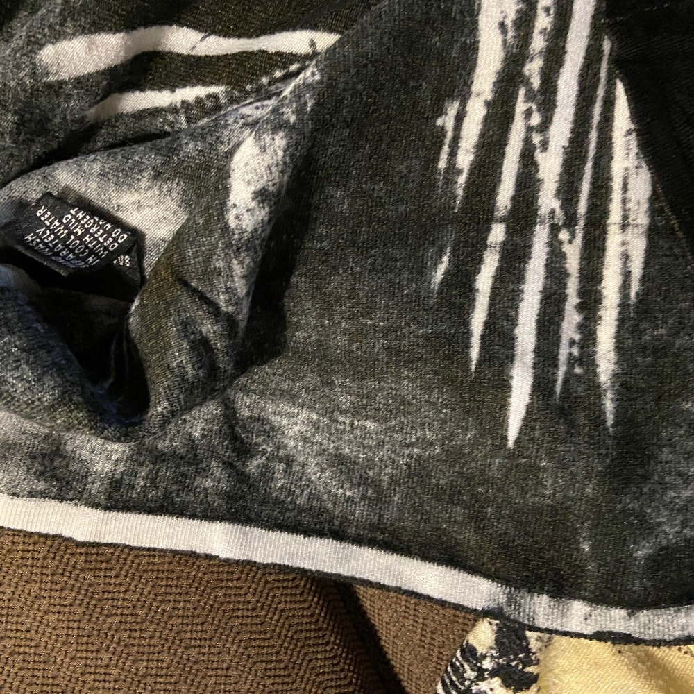 Beautiful, soft, dramatic patterned sweater - Picture 9 of 12